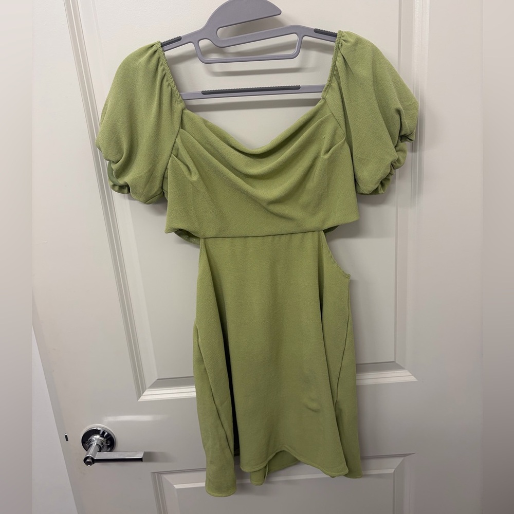 Green Off-Shoulder Puff Sleeve Dress